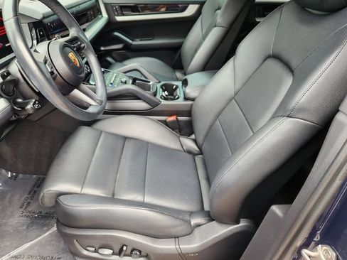Used 2024 Porsche Cayenne AWD/4WD image 11