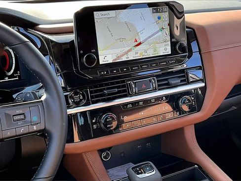 New 2025 Nissan Pathfinder Platinum image 6