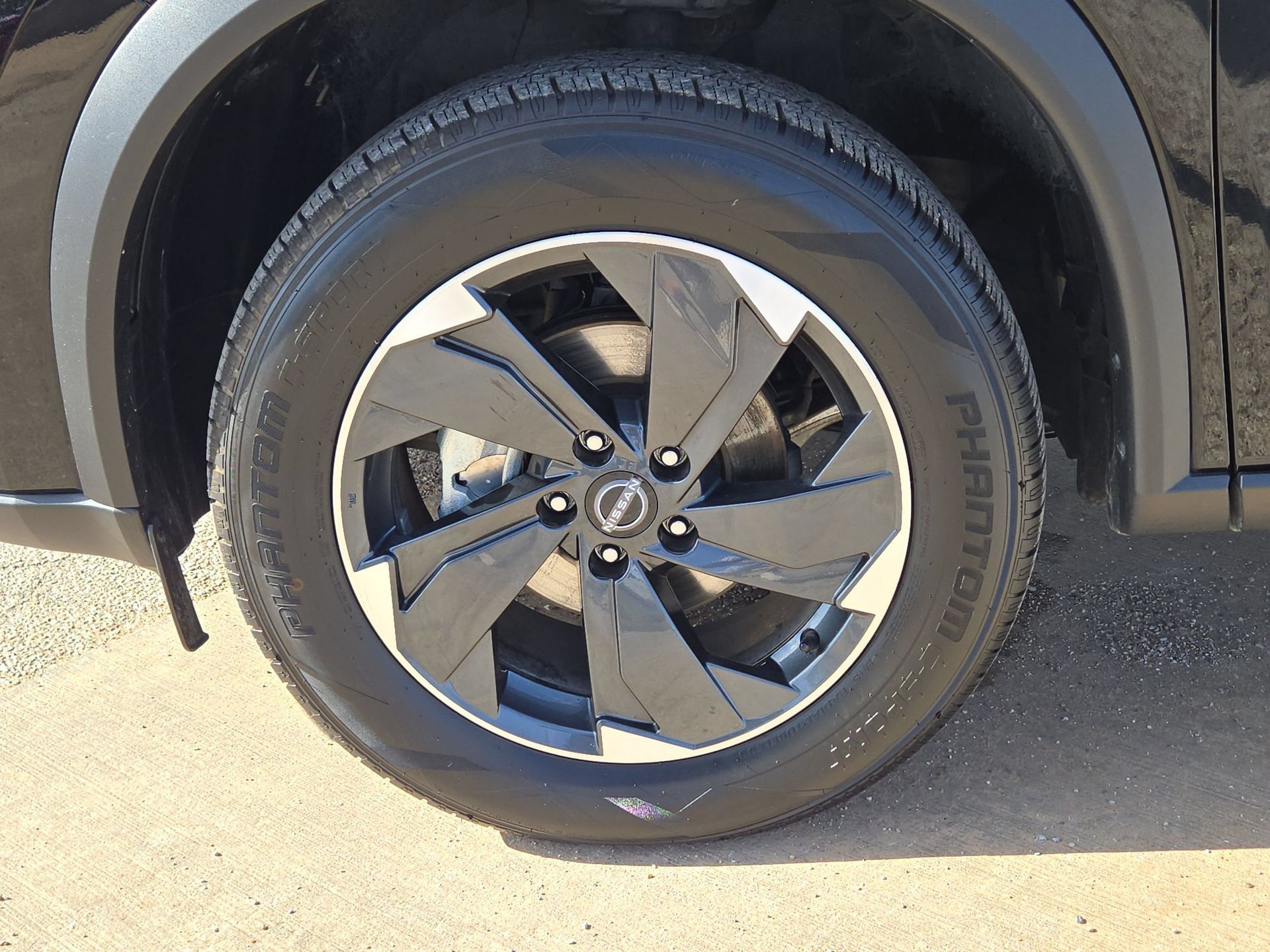 Used 2025 Nissan Rogue SV FWD image 11
