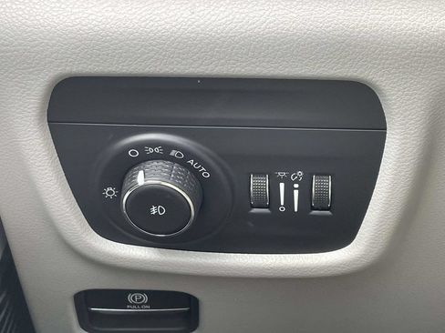 Certified 2022 Jeep Grand Cherokee Overland w/ Luxury Tech Group IV AWD/4WD image 25