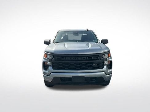 Used 2025 Chevrolet Silverado 1500 Custom image 2