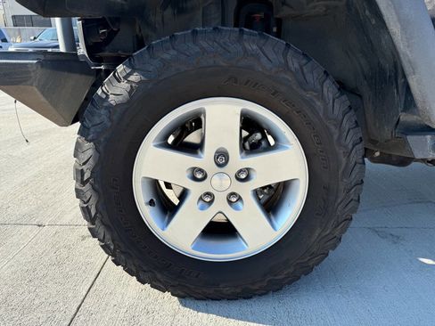 Used 2010 Jeep Wrangler Rubicon w/ PWR Convenience Group image 16