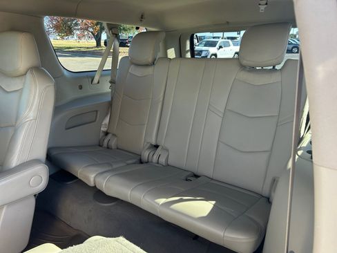 Used 2020 Cadillac Escalade ESV Luxury image 24