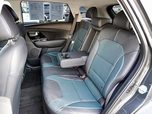 Used 2022 Kia Niro EX Premium image 18