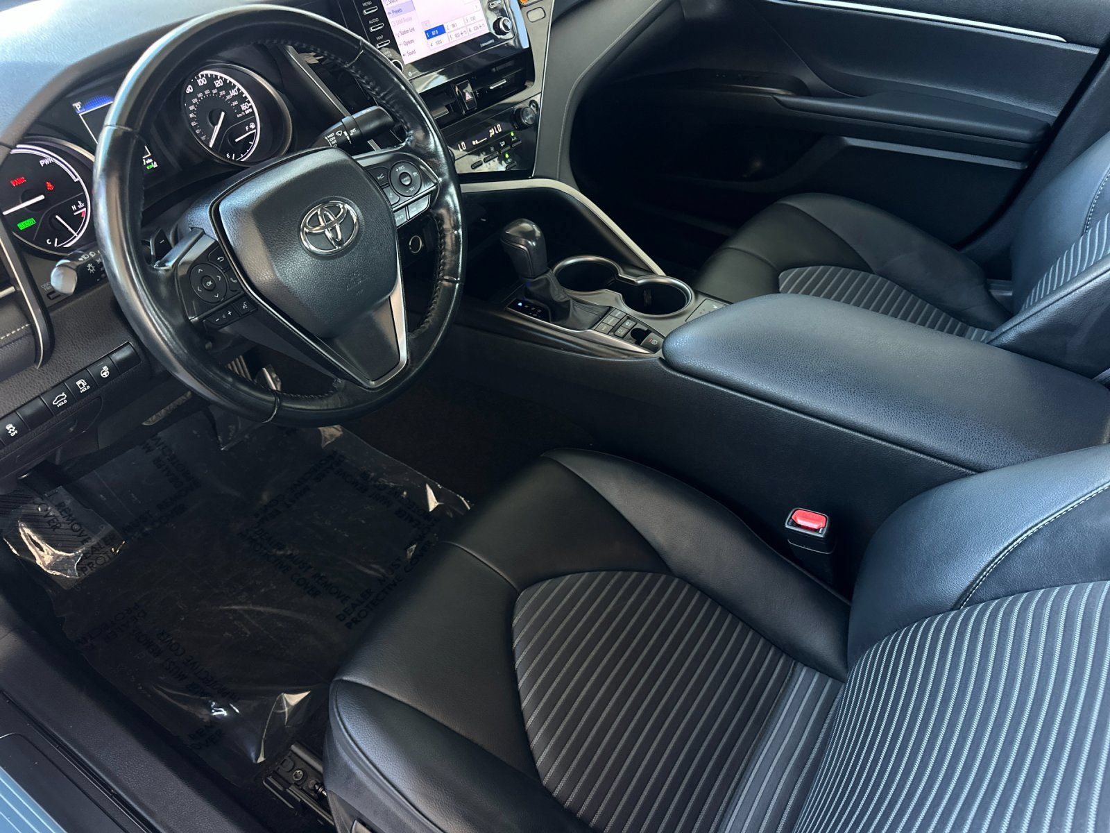 Used 2024 Toyota Camry SE w/ Cold Weather Package FWD image 9