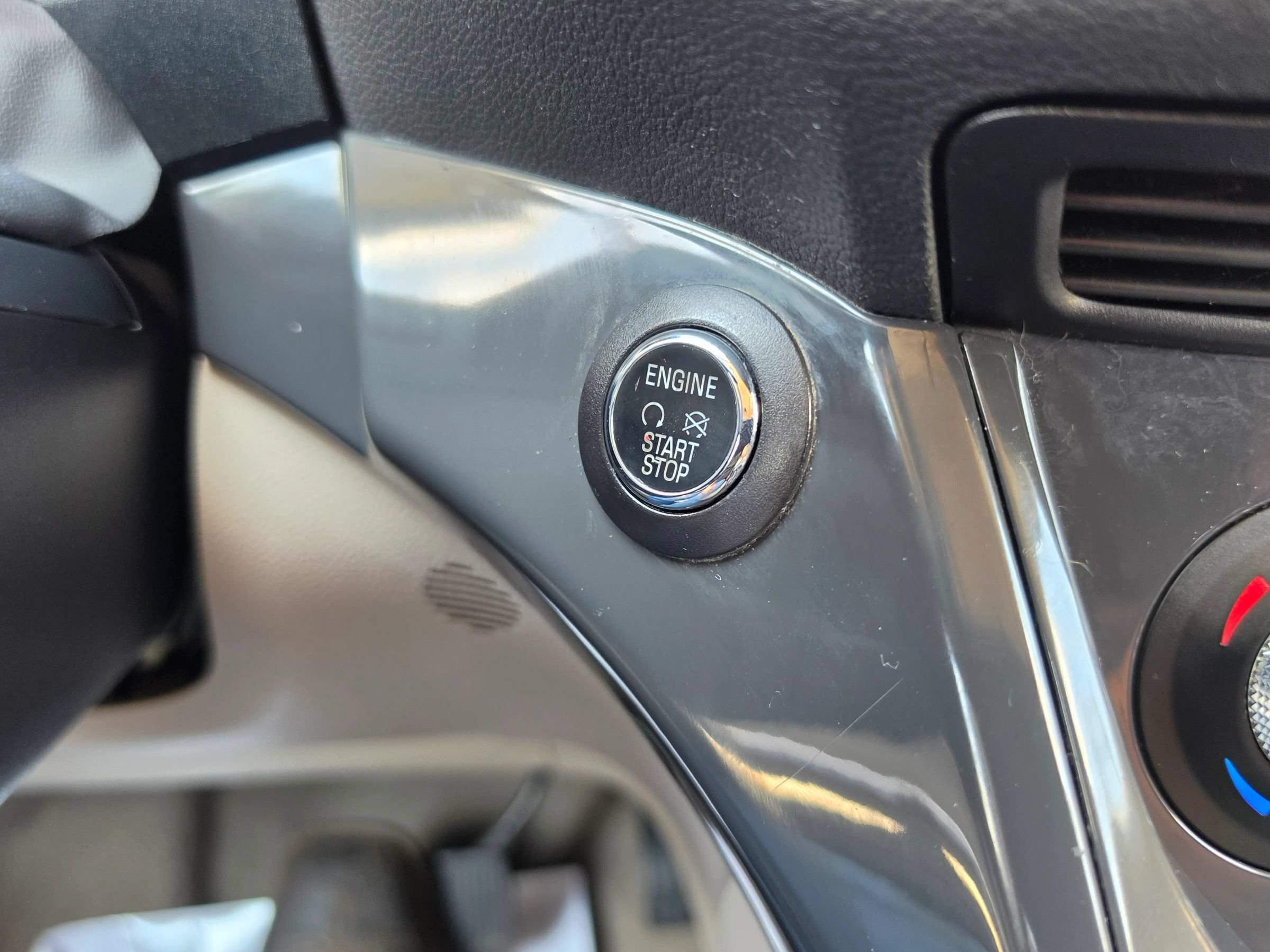 Used 2014 Ford Escape Titanium w/ Equipment Group 401A AWD/4WD image 31