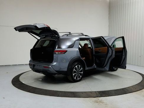 New 2026 Nissan Pathfinder Platinum image 15