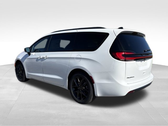 New 2027 Chrysler Pacifica Select FWD image 2