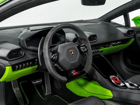 Used 2022 Lamborghini Huracan EVO RWD image 12