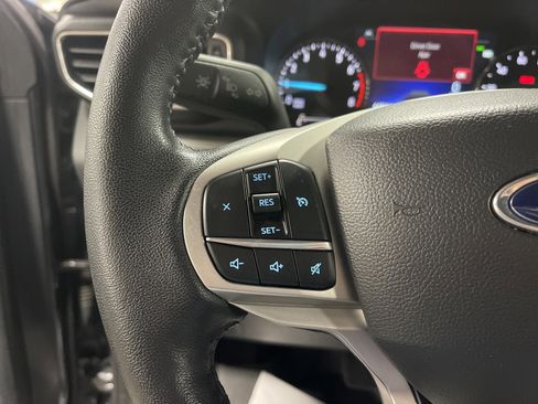 Used 2022 Ford Explorer XLT w/ Equipment Group 202A image 19