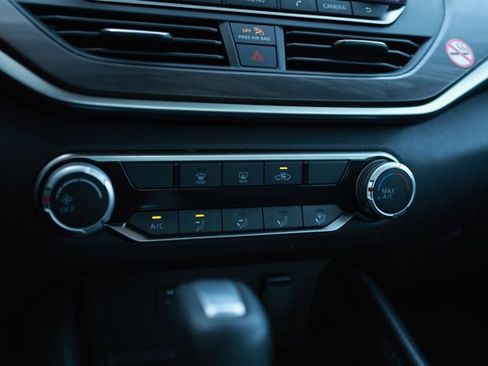 Used 2024 Nissan Altima 2.5 SV image 18