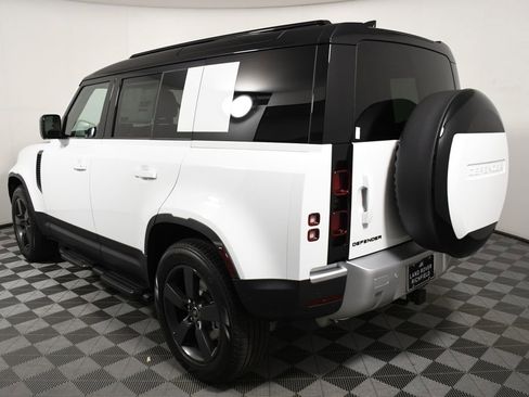 Used 2025 Land Rover Defender 110 S image 4