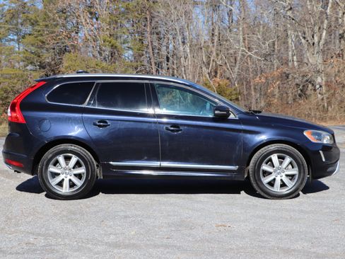 Used 2016 Volvo XC60 T6 Platinum w/ Climate Package image 2