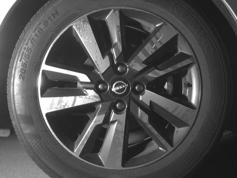 Used 2025 Nissan Sentra SV FWD image 13