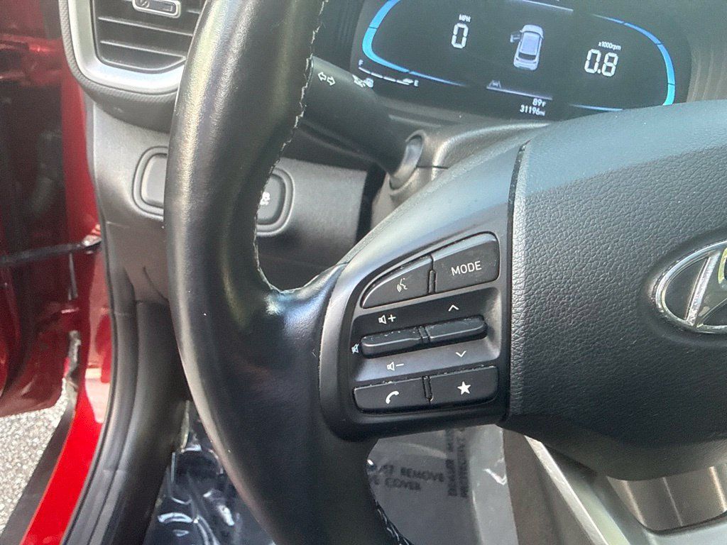 Used 2025 Hyundai Venue SEL FWD image 15