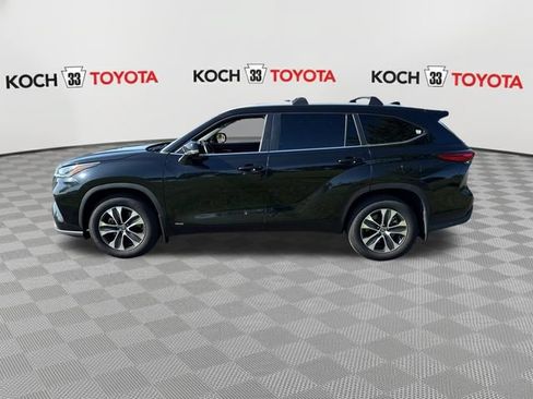 Used 2023 Toyota Highlander XLE AWD/4WD image 4