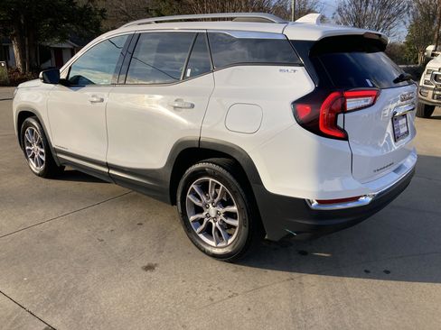 Used 2024 GMC Terrain SLT image 8