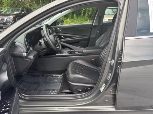 Used 2025 Hyundai Elantra Limited FWD image 23