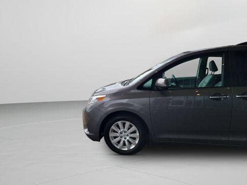 Used 2015 Toyota Sienna XLE image 10