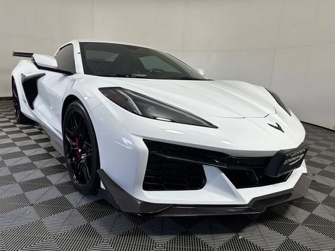 Used 2024 Chevrolet Corvette Z06 w/ Z07 Performance Package RWD image 7