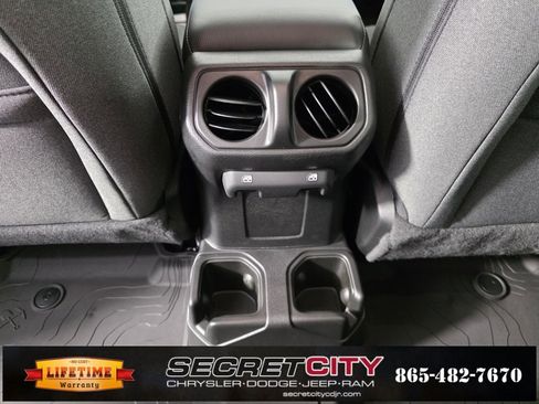 New 2025 Jeep Gladiator Sport image 27