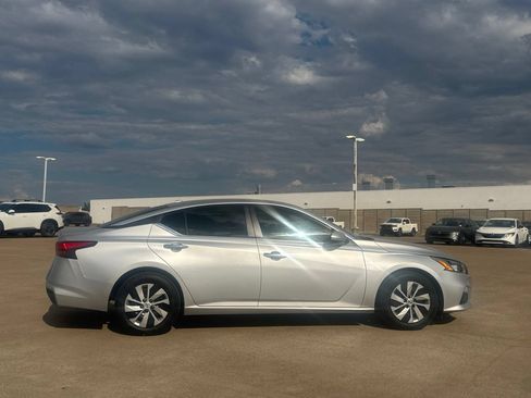 Used 2020 Nissan Altima 2.5 S FWD image 29
