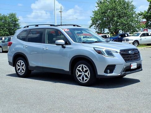 Used 2023 Subaru Forester Premium AWD/4WD image 2
