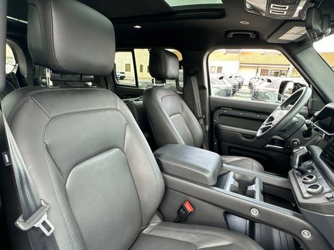Certified 2025 Land Rover Defender 130 X-Dynamic SE AWD/4WD image 30