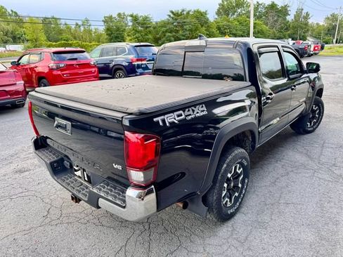 Used 2019 Toyota Tacoma TRD Off-Road AWD/4WD image 5