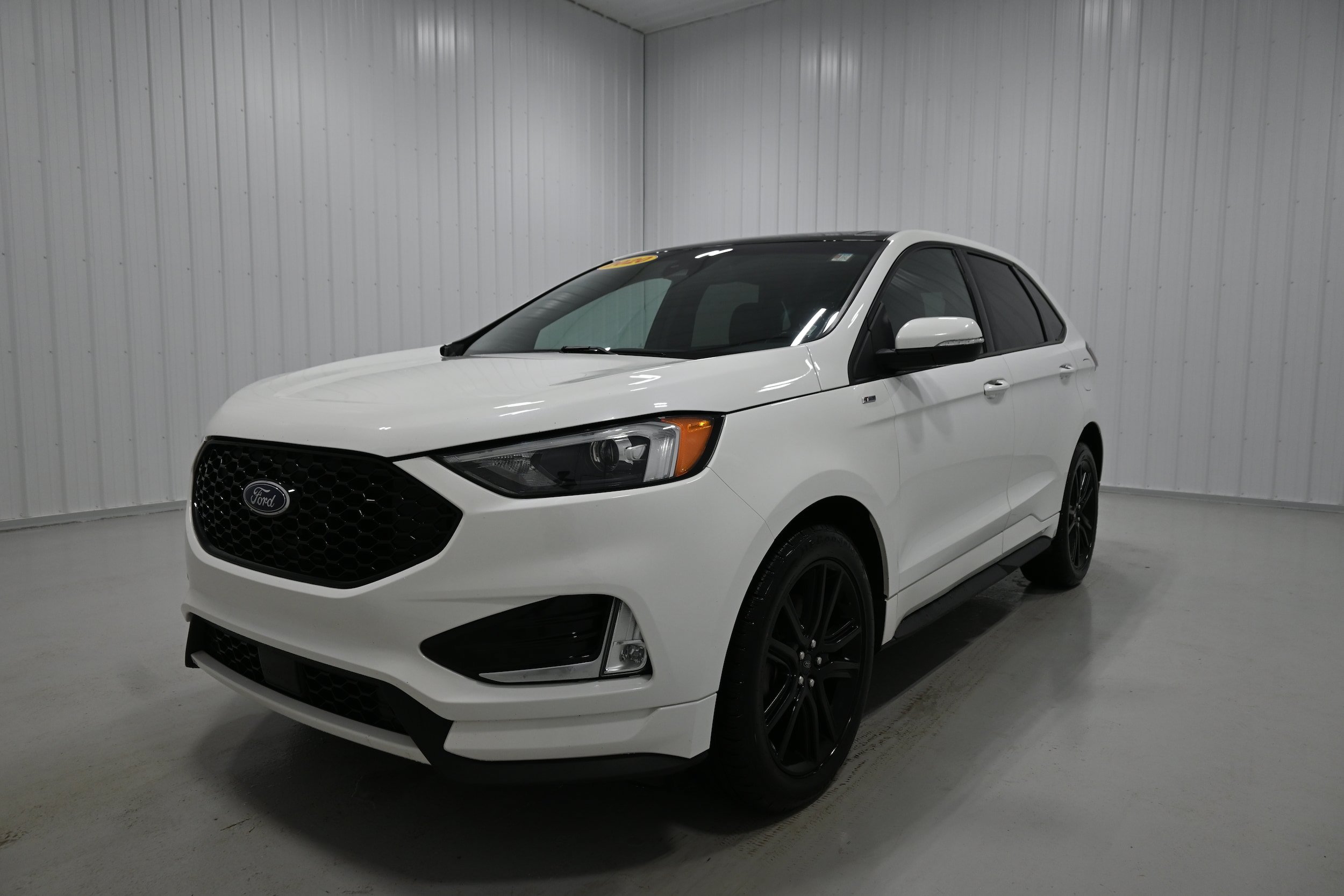 Used 2020 Ford Edge ST-Line w/ Cold Weather Package AWD/4WD image 26