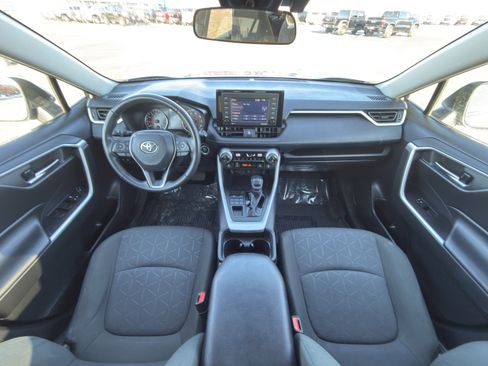 Used 2021 Toyota RAV4 XLE w/ Convenience Package image 10