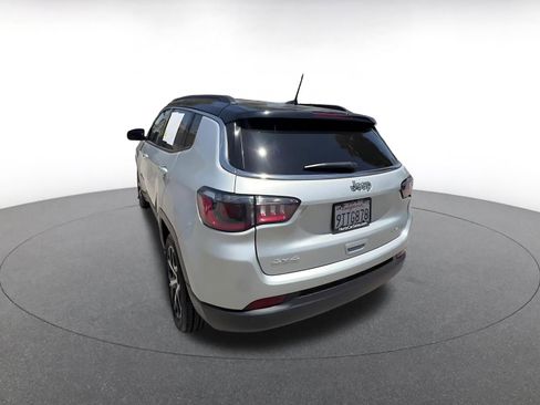 Used 2025 Jeep Compass Limited AWD/4WD image 11