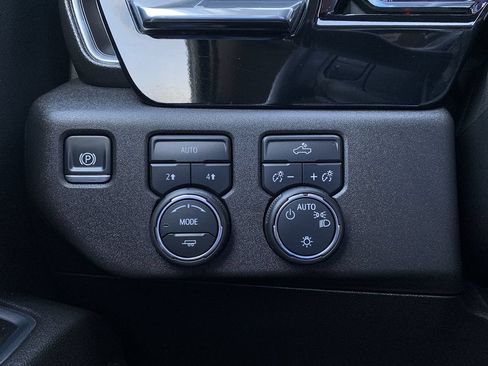 Used 2025 Chevrolet Silverado 1500 LT AWD/4WD image 13