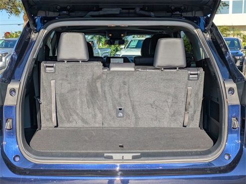 Used 2024 Toyota Highlander XLE image 13