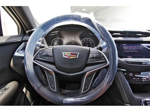New 2025 Cadillac XT5 Luxury image 13