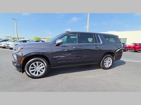 New 2025 Chevrolet Suburban Premier image 17