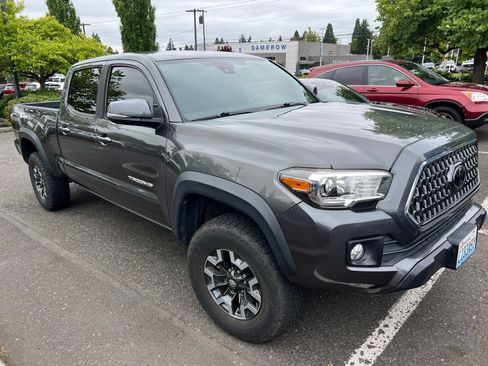 Used 2019 Toyota Tacoma TRD Off-Road w/ Technology Package AWD/4WD image 3