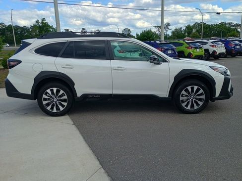 Certified 2025 Subaru Outback Limited AWD/4WD image 4