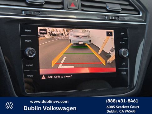 Used 2018 Volkswagen Tiguan SE w/ Panoramic Sunroof Package image 17