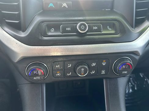 Used 2018 GMC Acadia SLE AWD/4WD image 17