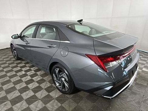 Certified 2024 Hyundai Elantra SEL w/ Convenience Package FWD image 4