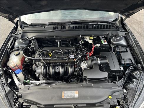 Used 2018 Ford Fusion SE image 30