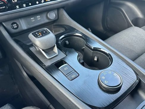 Certified 2025 Nissan Rogue SV AWD/4WD image 33