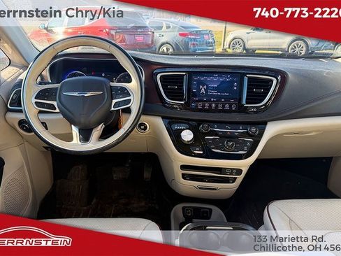 Used 2018 Chrysler Pacifica Limited w/ Tire & Wheel Group image 7