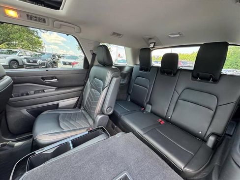Used 2023 Nissan Pathfinder Platinum AWD/4WD image 13