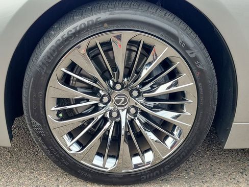 Used 2023 Lexus LS 500 w/ Accessory Package (Z2) image 10