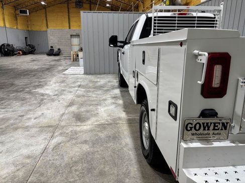 Used 2022 Ford F250 XL w/ Power Equipment Group AWD/4WD image 9