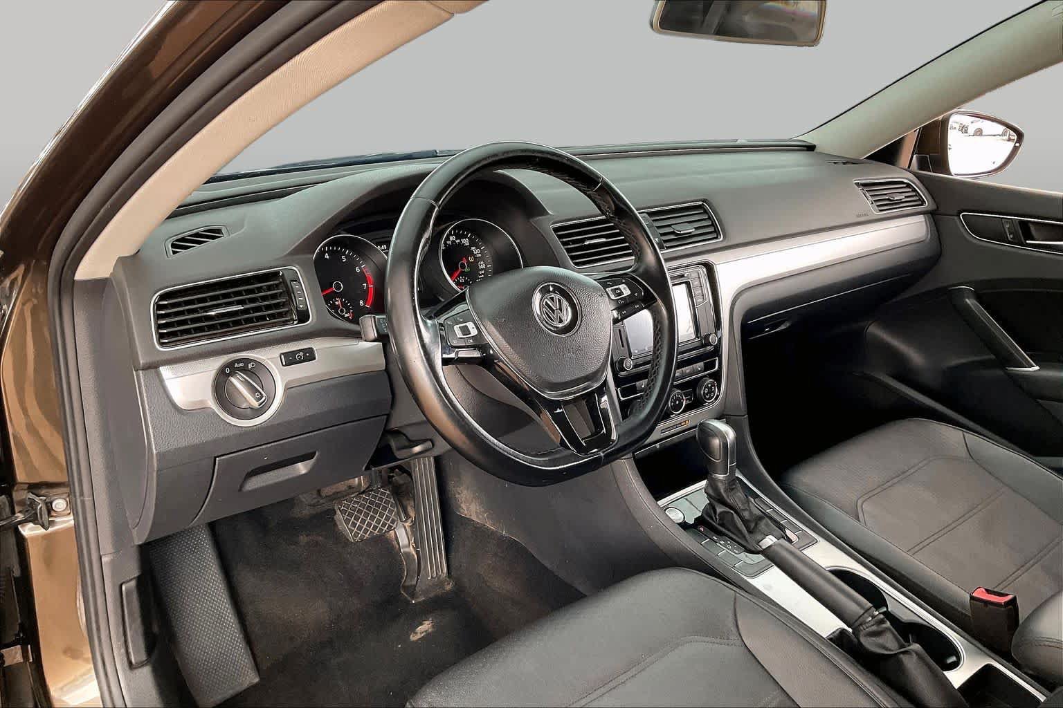 Used 2019 Volkswagen Passat 2.0T Wolfsburg w/ Wheels & Sunroof Package FWD image 18