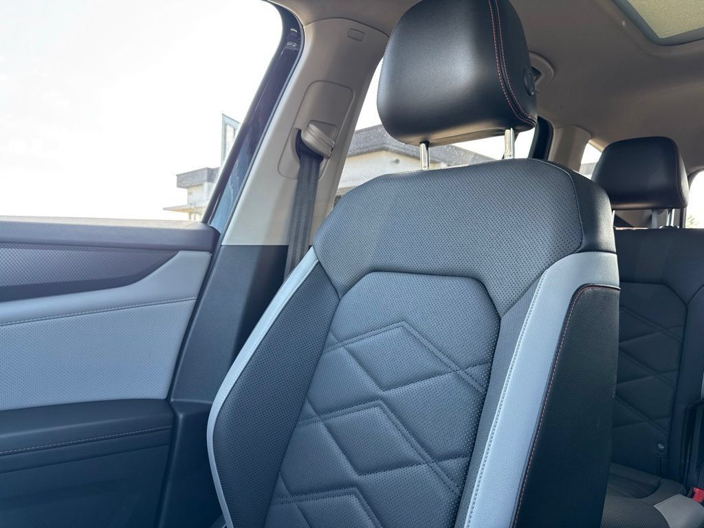 Used 2024 Volkswagen Atlas Peak Edition SE AWD/4WD image 22