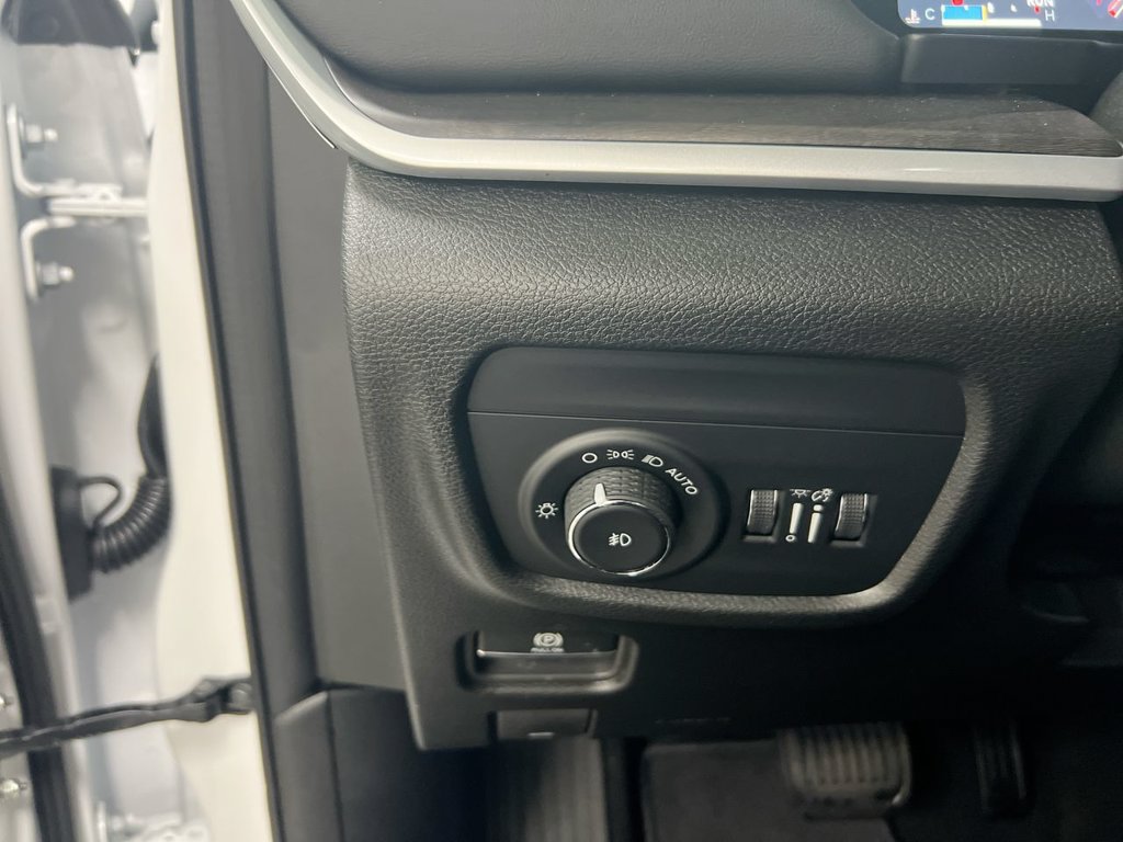 New 2026 Jeep Grand Cherokee Limited w/ Limited Altitude Package AWD/4WD image 19